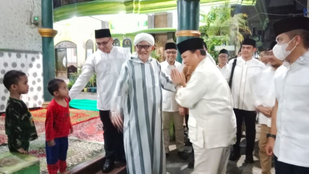 Prabowo Gerilya ke Ponpes Rais Aam PBNU di Surabaya