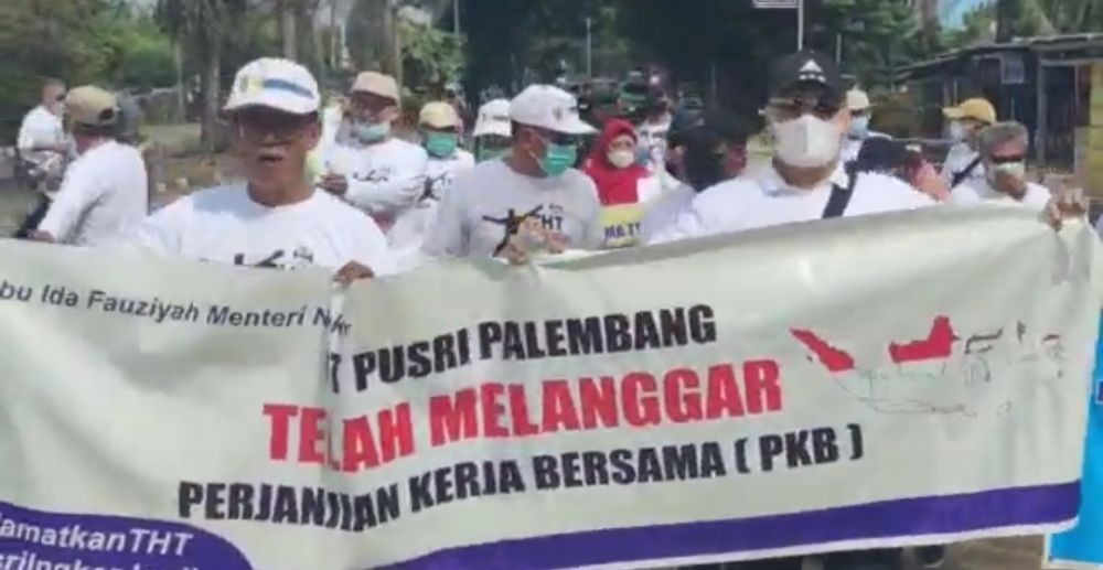 Pensiunan PT Pusri Demo Tuntut Uang Tunjangan Hari Tua