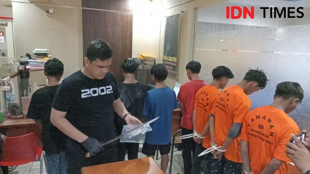 Tujuh Perwira Polrestabes Makassar Halau Serangan Panah di Warkop