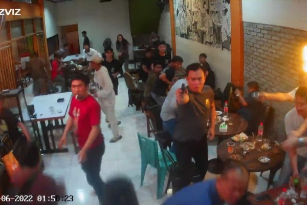 Tujuh Perwira Polrestabes Makassar Halau Serangan Panah di Warkop