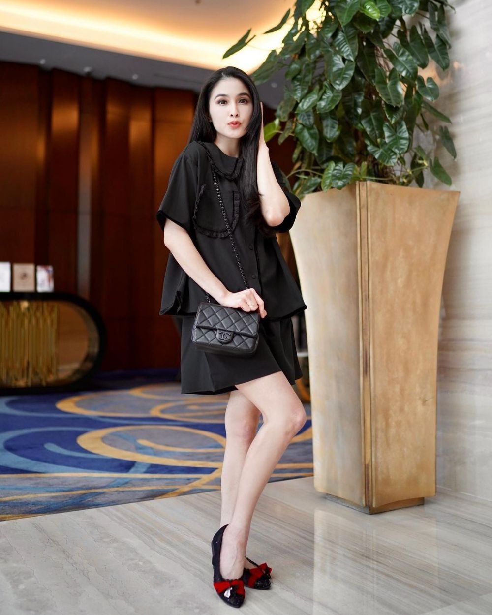 9 Inspirasi Ootd Cewek Mamba Ala Sandra Dewi Gak Bosan