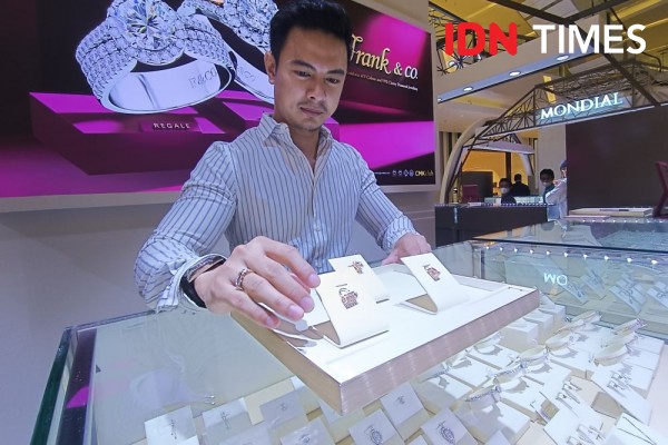 Melihat Koleksi TinyTan Karakter BTS di Dazzling Jewelry Festival