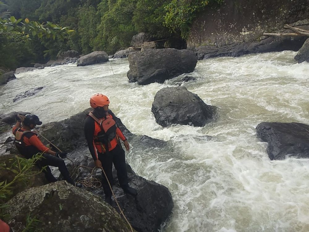 Kodim Tana Toraja Lanjutkan Pencarian Anggota TNI Hilang di Sungai