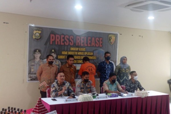 Pengoplos Miras Oplosan Di Palembang Terancam Penjara 5 Tahu