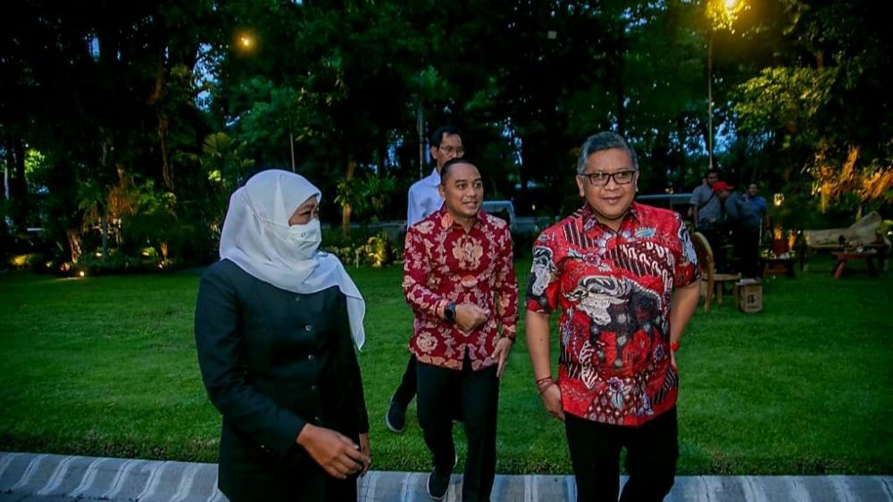 Manuver Hasto Bikin Obrolan Tertutup dengan Khofifah-Eri Cahyadi  