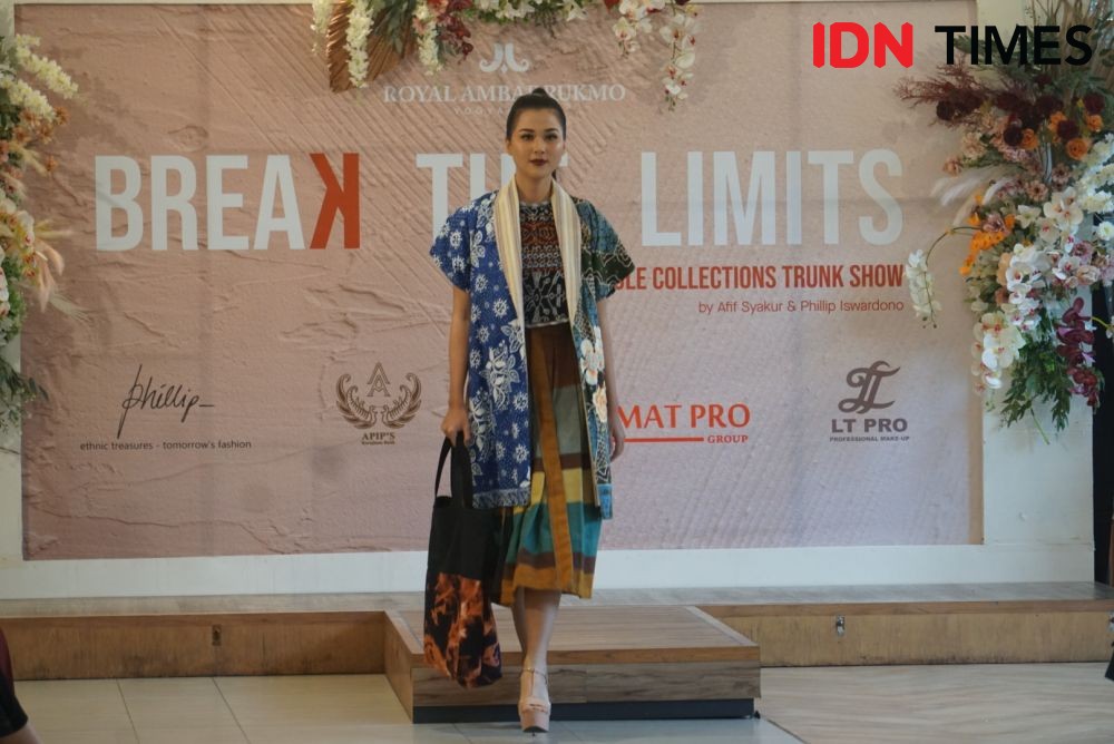 Desainer Jogja Ajak Millennial Pakai Baju Batik dan Lurik   