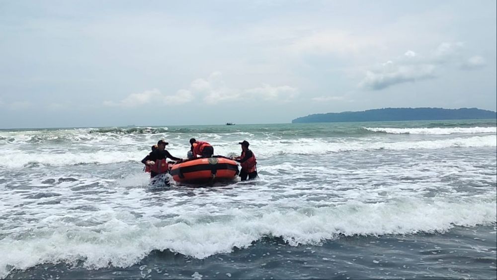 Ditelan Ombak, Nelayan Pantai Kemiren Cilacap Ditemukan Sejauh 980 Meter