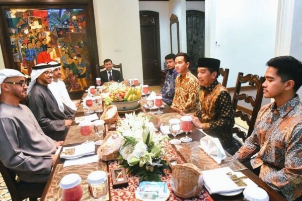 Usai Resmikan Masjid Raya, Presiden UEA Mampir ke Kediaman Presiden