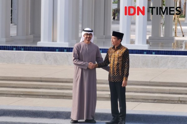 Resmikan Masjid Sheikh Zayed, Presiden Jokowi dan MBZ Salat Dhuha