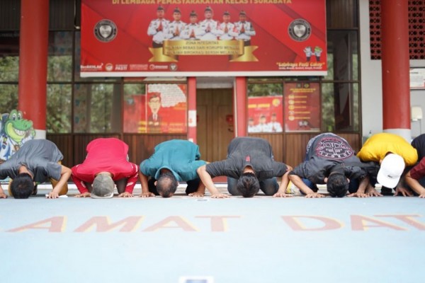 74 Napi Bebas dari Lapas Kelas I Surabaya
