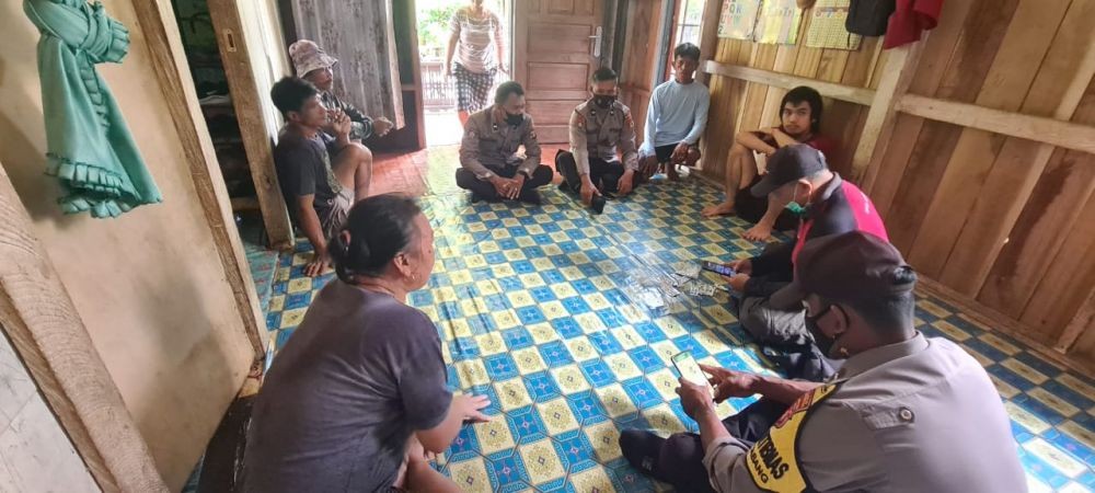 Polisi Evakuasi Anak yang Dipasung Orangtua di Tabang, Kukar