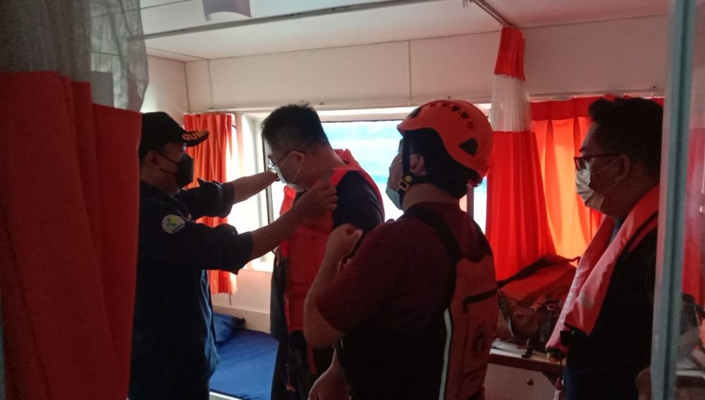 Tim SAR Evakuasi WNA Tiongkok dari Perairan Laut Makassar