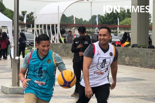 Buka Pekan Olahraga Pariwisata, Sandiaga Uno Unjuk Gigi Main Basket