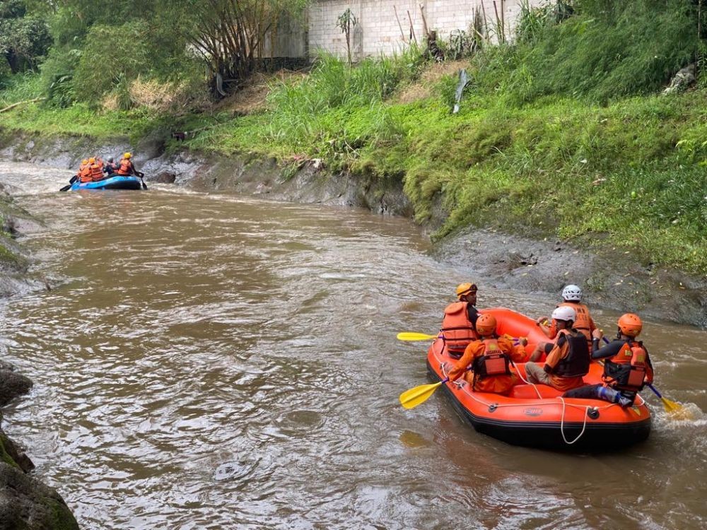 Warga Klojen Tak Kunjung Ditemukan Usai Terseret Air Sungai Brantas