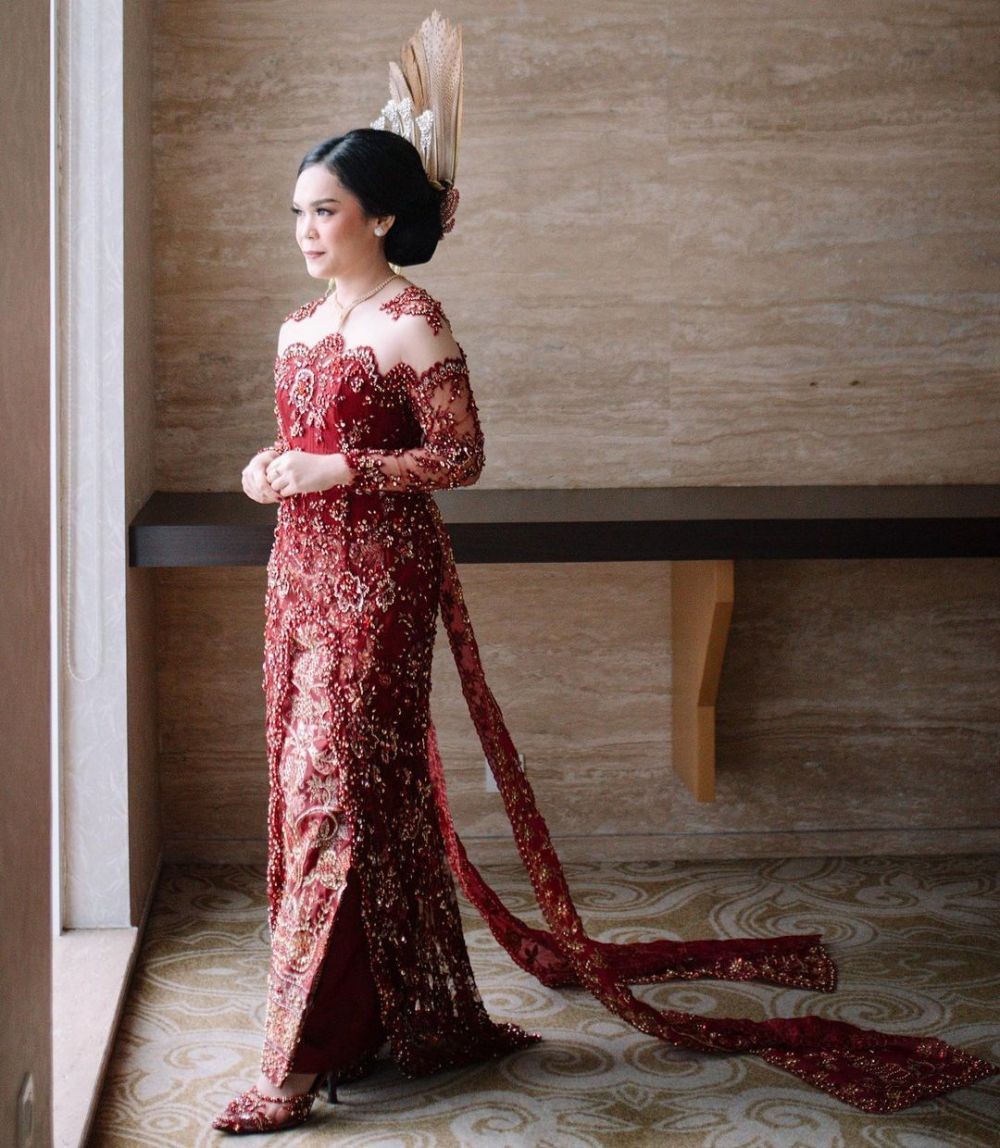 9 Kebaya Glamor Berpayet Rancangan Ronauli Liu Jatuh Hati 