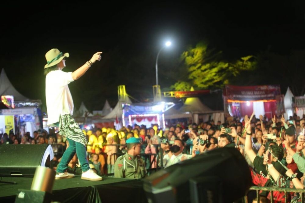 Konser di Lampung Selatan, Band /rif Ajak Penonton Nostalgia