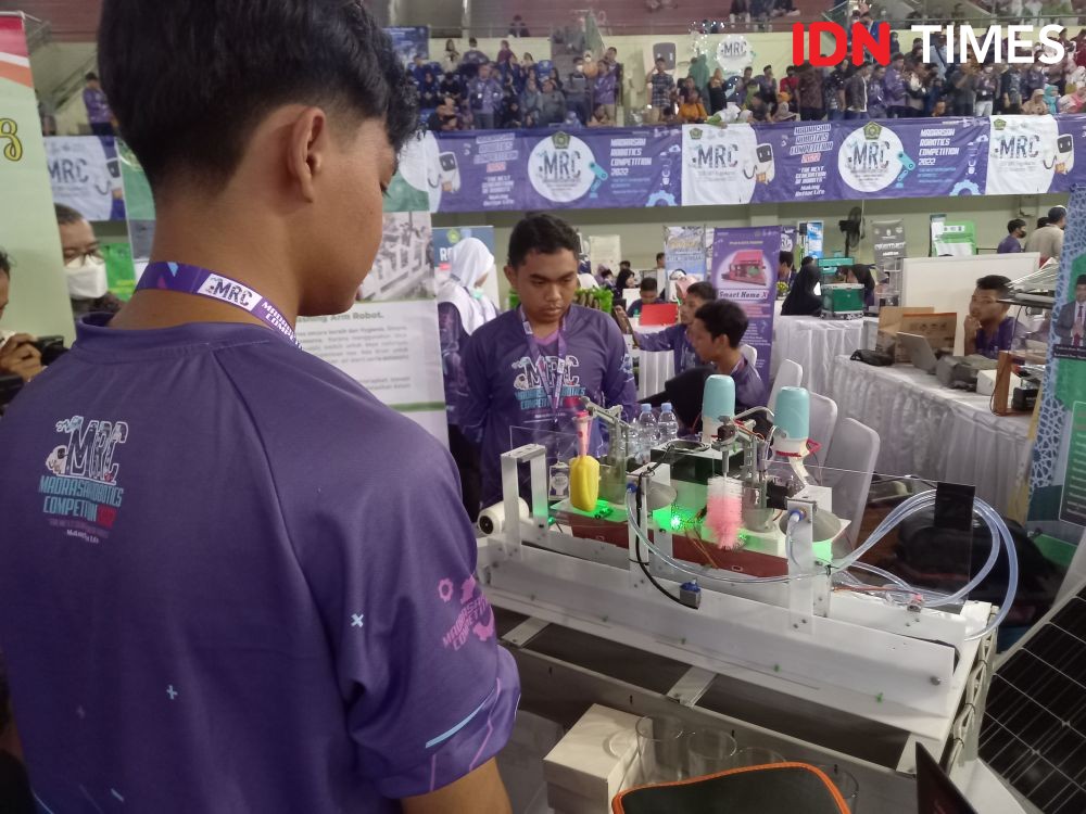 Madrasah Robotic Competition, Siswa Buat Robot Pencuci Gelas 