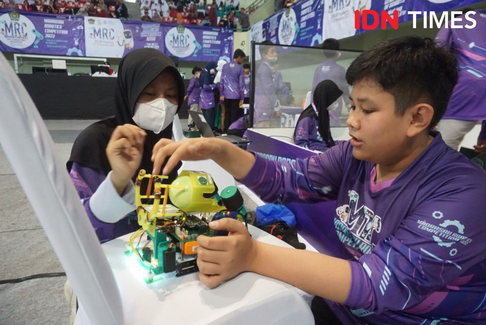 Madrasah Robotic Competition, Siswa Buat Robot Pencuci Gelas 