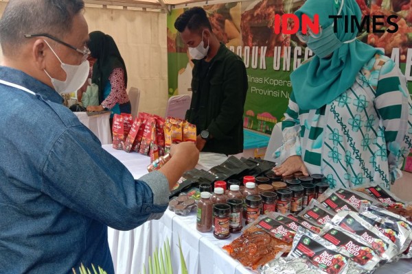 Kuliner Ayam Taliwang dan Sate Rembiga Diburu di Strand Mall Malaysia