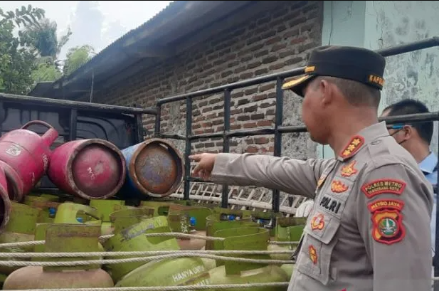 Pedagang Nakal di Tangerang, Oplos Gas 3 Kg ke Tabung 12 Kg