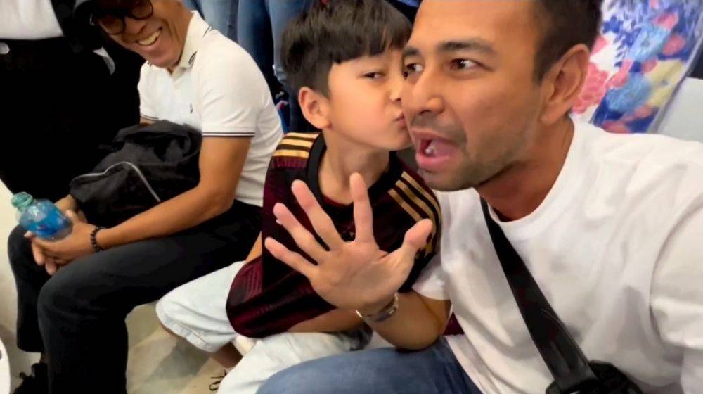 10 Potret Raffi Ahmad Dan Rafathar Nonton Jepang Vs Jerman