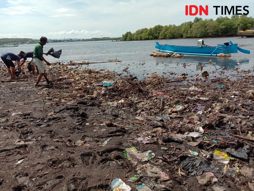 Cerita Nelayan di Lombok, Niat Menangkap Ikan Malah Dapat Sampah 