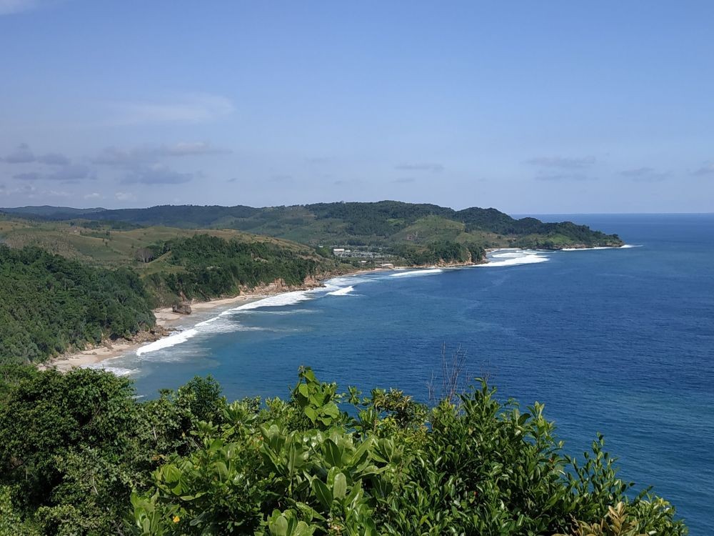 Pantai Molang Tulungagung: Rute, Harga Tiket dan Tips