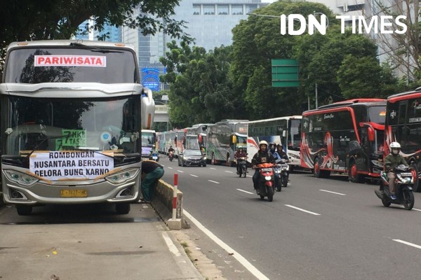 Jalan Ibu Kota Jadi Parkir Bus Relawan Jokowi, Ini Kata Aminuddin