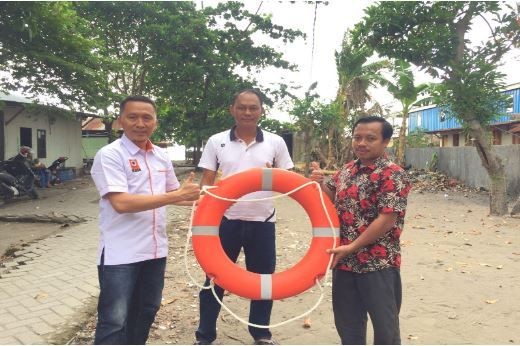 Teknik Kelautan Unhas-PII Makassar Sosialisasi K3 di Pantai Wisata
