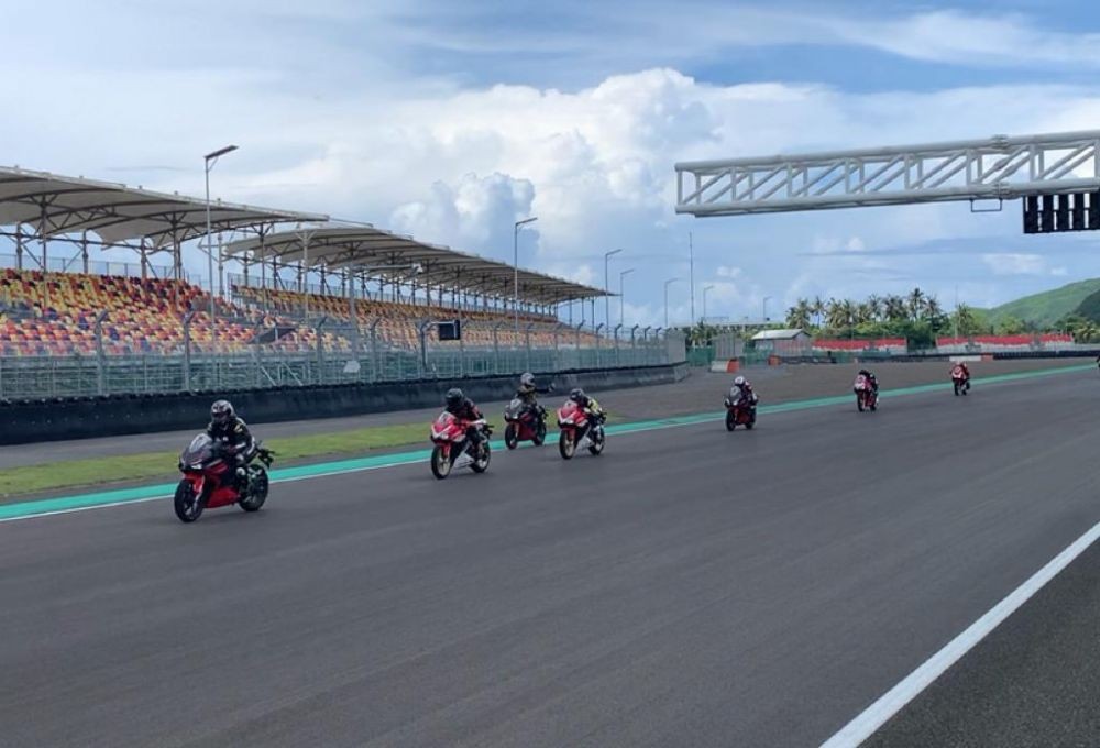 Juara Asia Andi Gilang dan Komunitas Honda Ramaikan

CBR Track Day