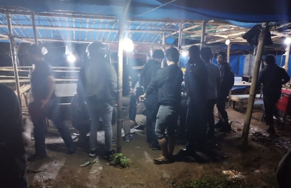 Oknum PNS Ditangkap saat Polisi Gerebek Judi Sabung Ayam di Makassar