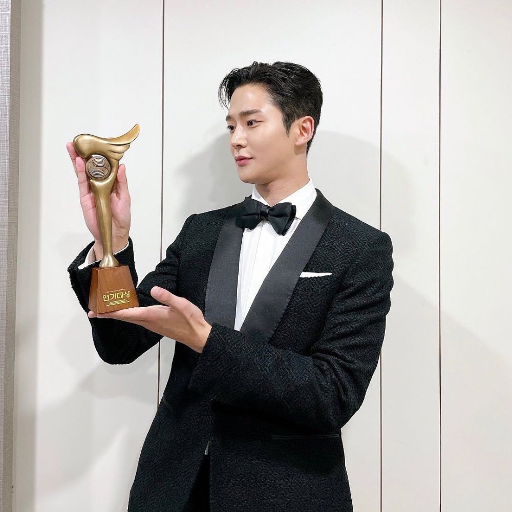 Profil dan Biodata Rowoon SF9, Idol-Aktor yang Serba Bisa