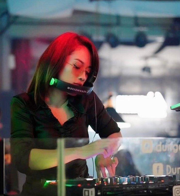 Potret Dj Lucyana Sosok Yang Baru Dinikahi Mudjie Massaid