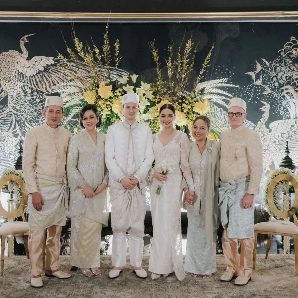 Kebaya Seragam Keluarga untuk Pernikahan dengan Ragam Warna