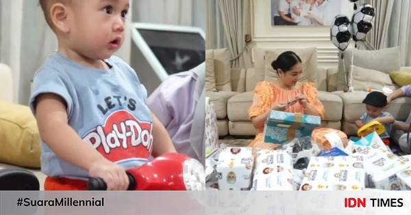 10 Momen Rayyanza Si Cipung Buka Kado Ulang Tahun