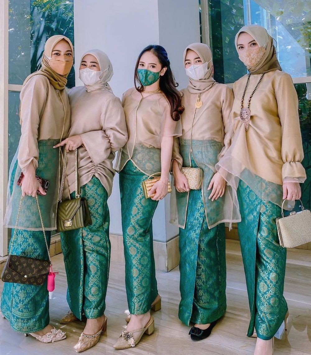 9 Kebaya Seragam Bridesmaid Beragam Model, Memesona!