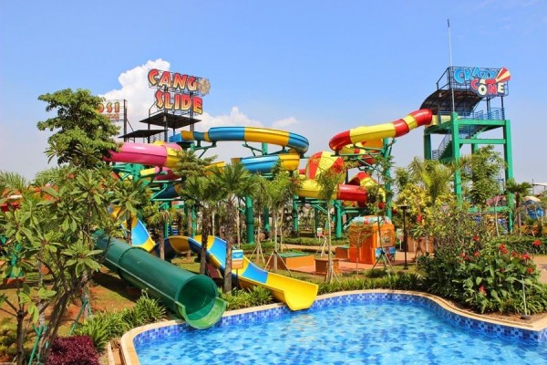 5 Kolam Renang dan Waterpark di Bekasi Terfavorit buat Family Time