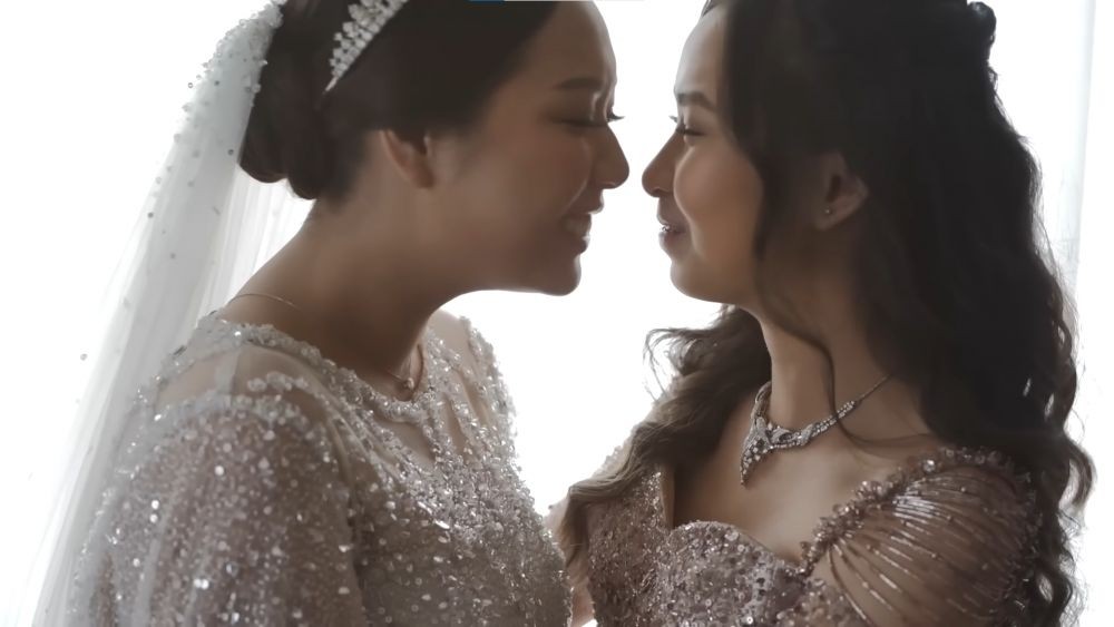 10 Potret Aliyyah Kohl di Pernikahan Sisca Kohl, Nangis Haru