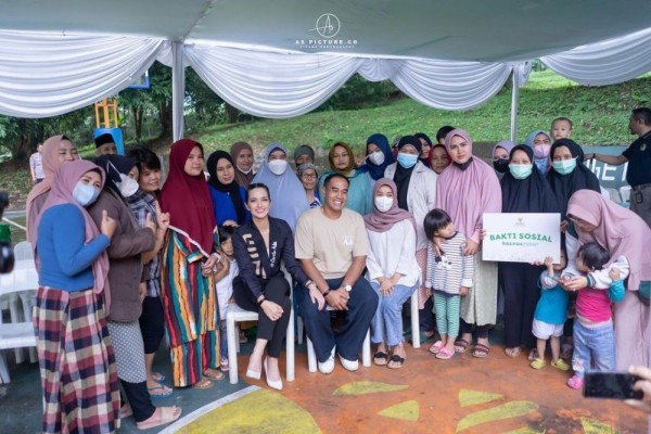 10 Momen Peluncuran Pre-Order Novel Nia Ramadhani, Sambil Gelar Baksos