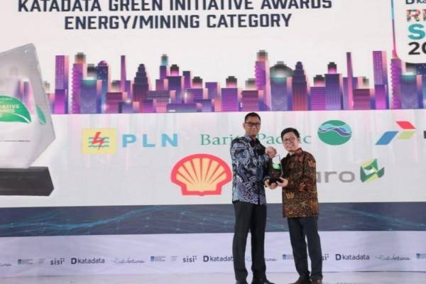 PLN Raih Green Initiative Dan Leadership Transisi Energi