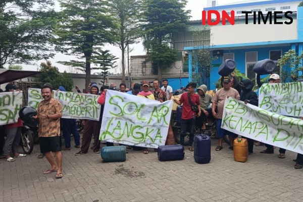 Petani Bekasi Demo di SPBU karena Sulit Dapat Solar, Panen Terganggu