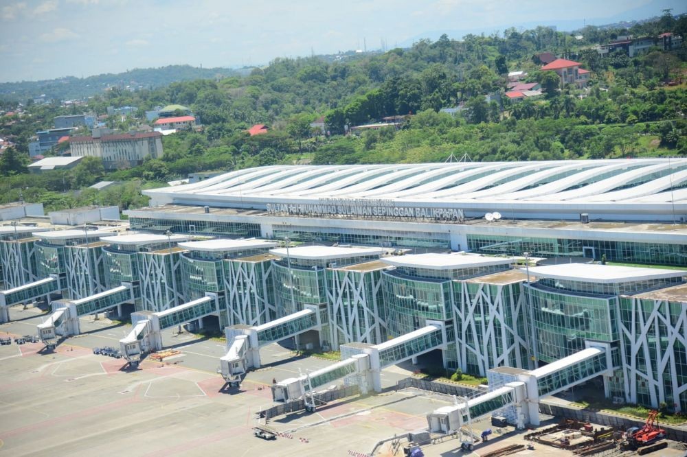 Polwan Polda Kaltim Ikut Patroli di Bandara Sepinggan Balikpapan