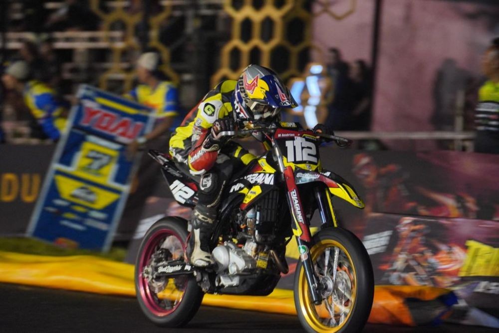 Alfi Husni Asapi Senior, Sapu Bersih Juara di Adu Balap Supermoto 