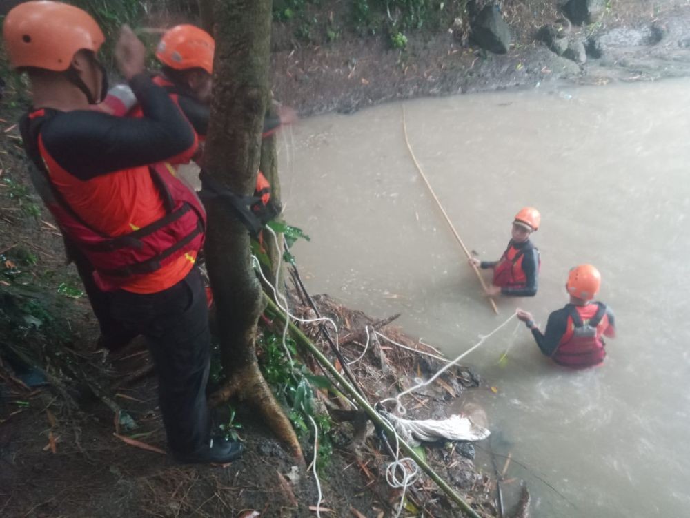 Terseret Air Bah 7 Kilometer, Pelajar di Lombok Barat Ditemukan Tewas 