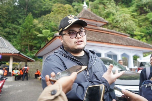 Mas Dhito Siap Bangun Jalan Alternatif Menuju Air Terjun Dholo