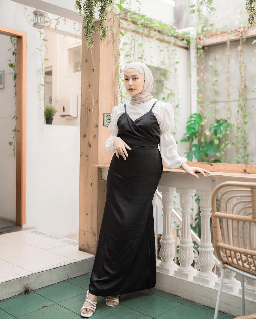 9 Outfit Kondangan Hijab Simple, Manis Dengan Paduan Minimal