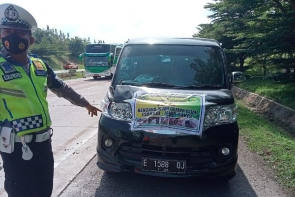 Kendaraan Relawan Bantuan Bencana Cianjur Tabrakan di Tol Cipali