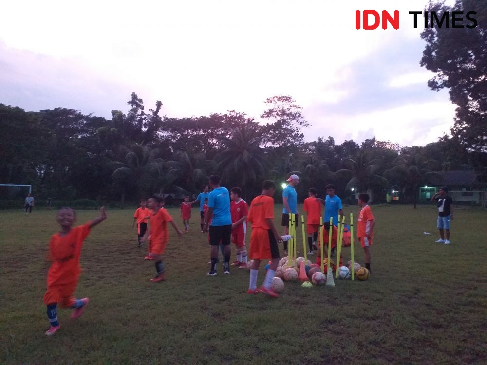 KNVB Ajak Anak-anak Manado Rayakan Kebersamaan dalam Sepak Bola
