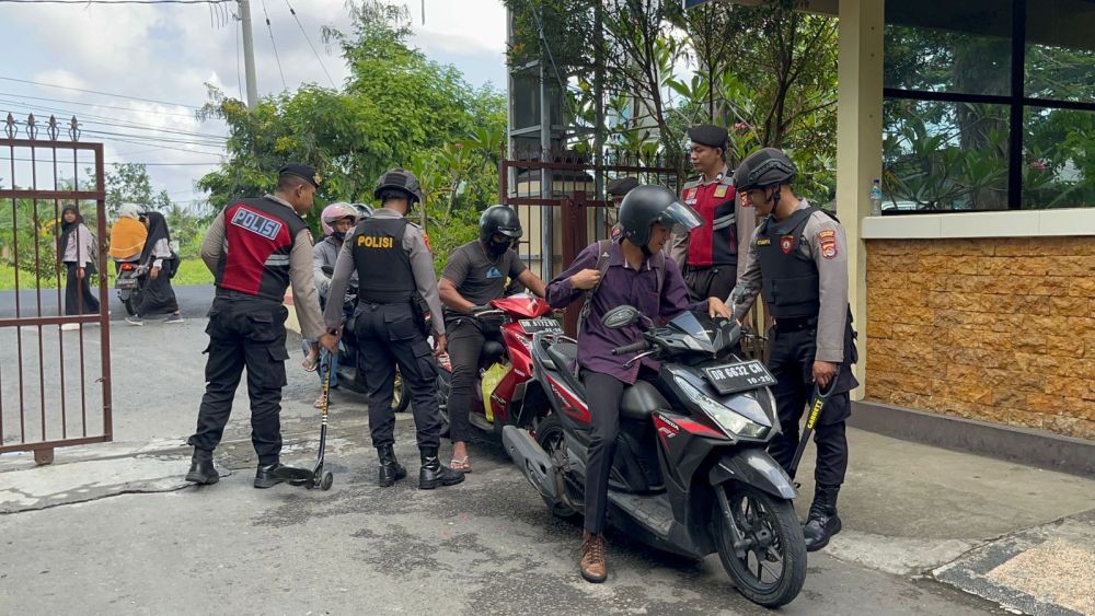 Antisipasi Teror, Polisi di Mataram Dilengkapi Rompi Antipeluru 