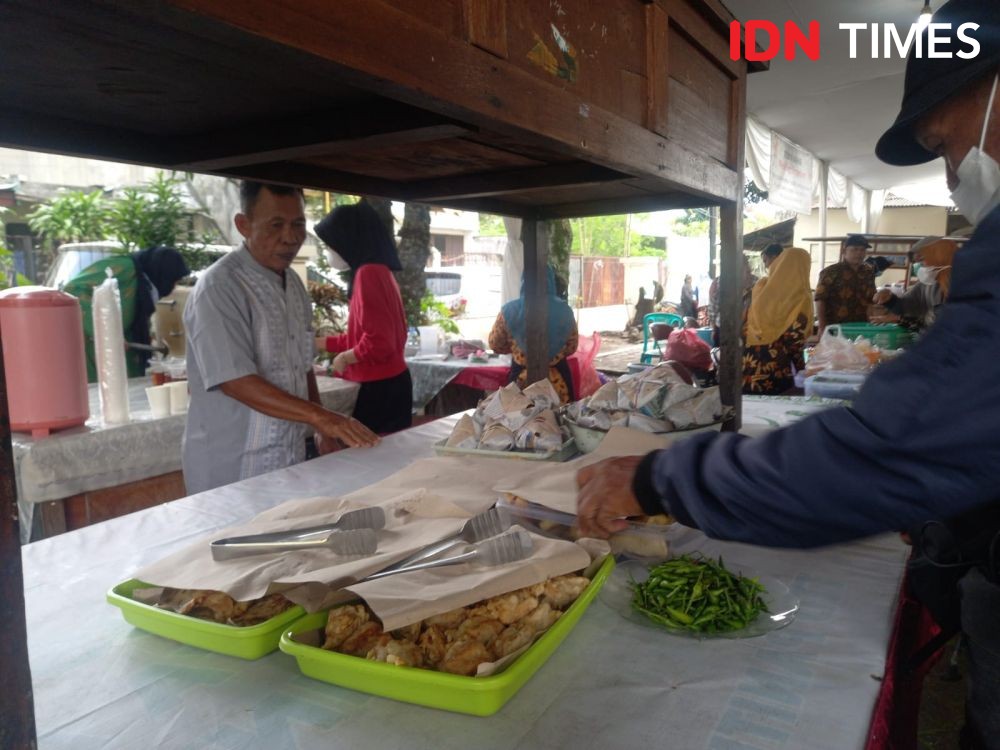 Rayakan Pernikahan Kaesang-Erina, Warga Gelar Makan Gratis